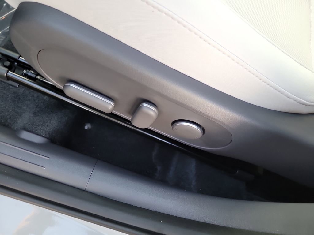 2025 Hyundai Kona SEL photo 13