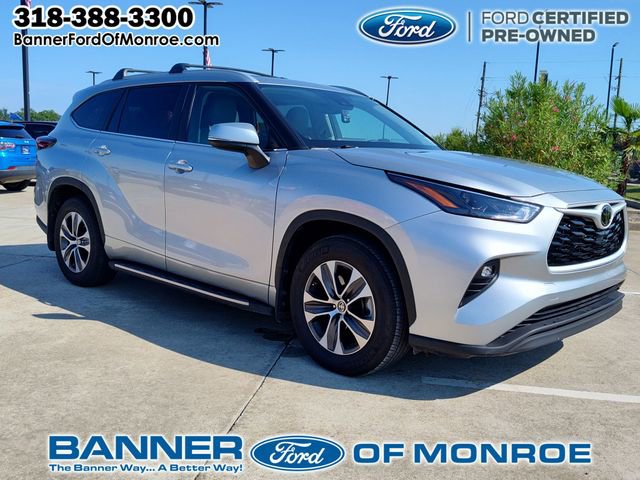2024 Toyota Highlander LE photo 8