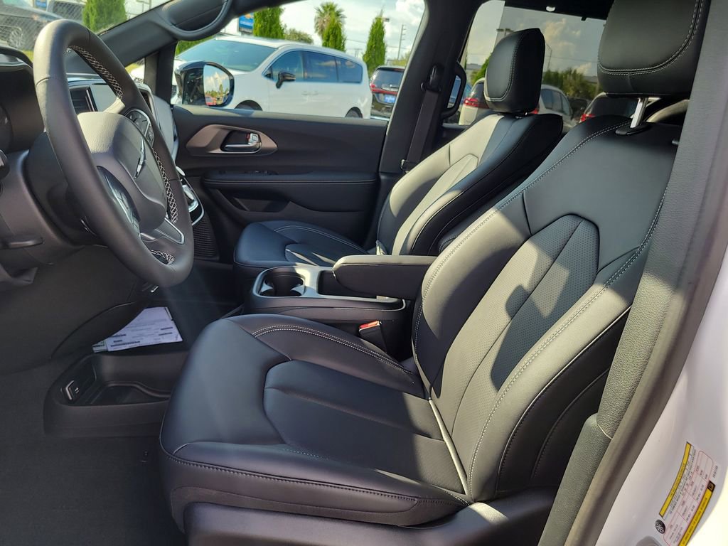 2026 Chrysler Voyager LX photo 13