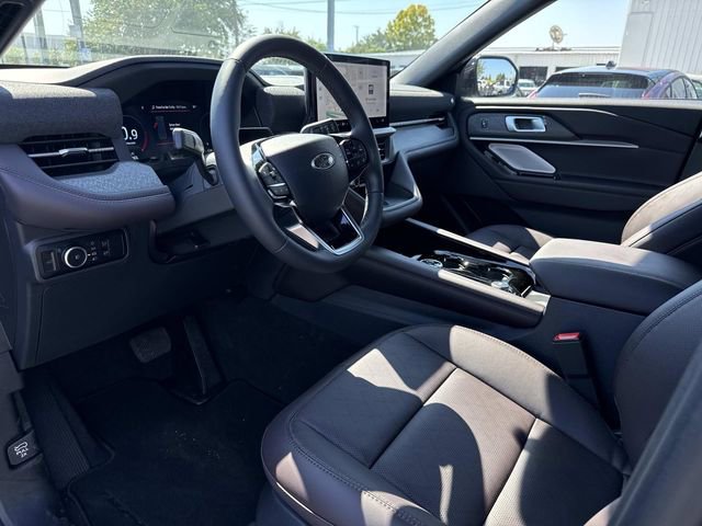 2025 Ford Explorer Platinum photo 9