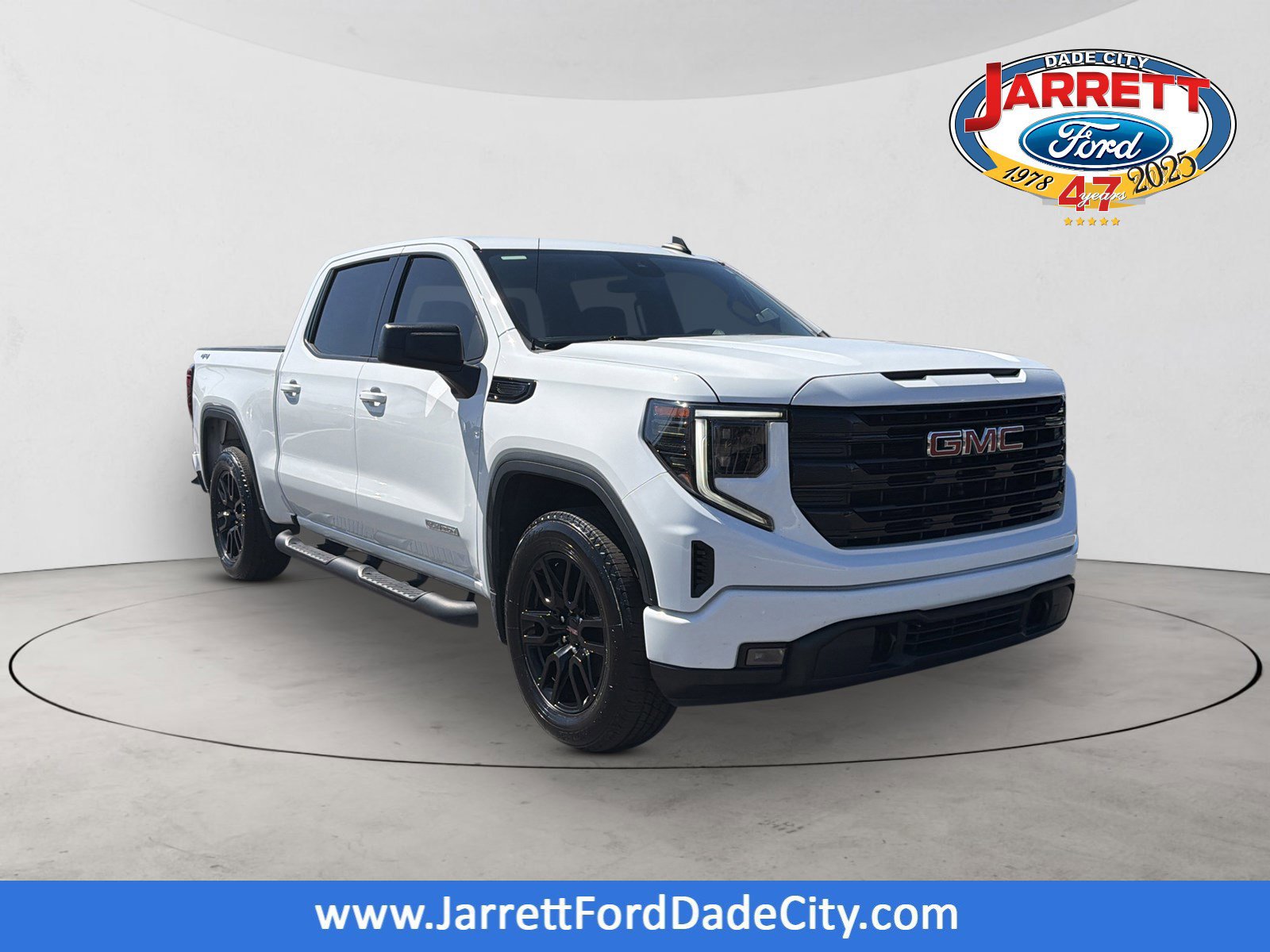 2023 GMC Sierra 4WD Crew Cab Short Box Elevation's photo