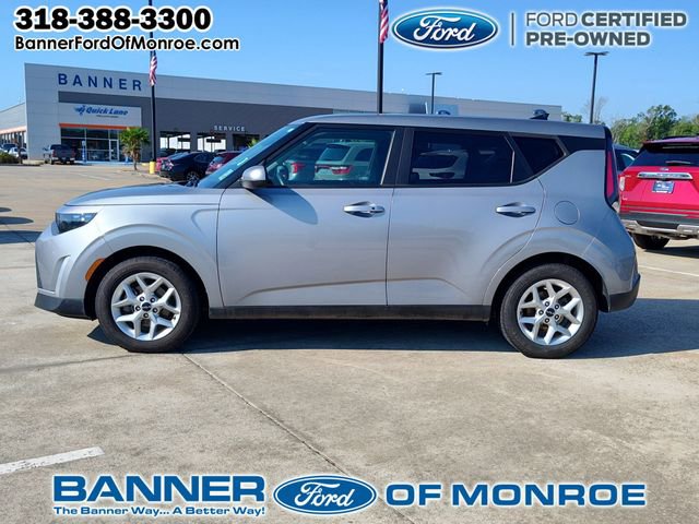 2023 Kia Soul S photo 3