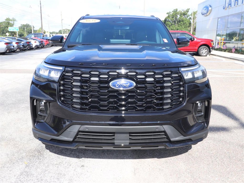 2025 Ford Explorer ST-Line photo 3