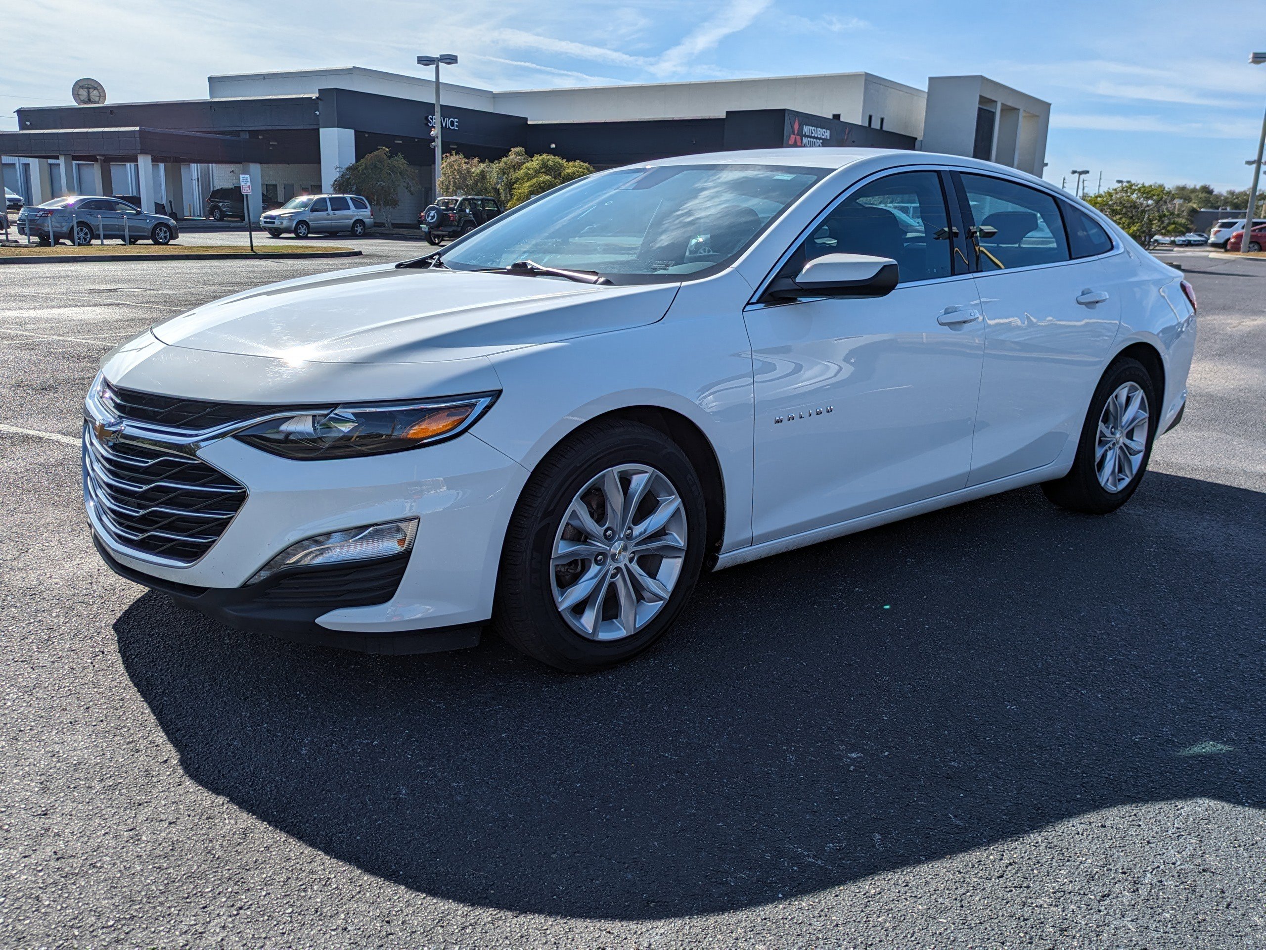 2024 Chevrolet Malibu 1LT photo 2