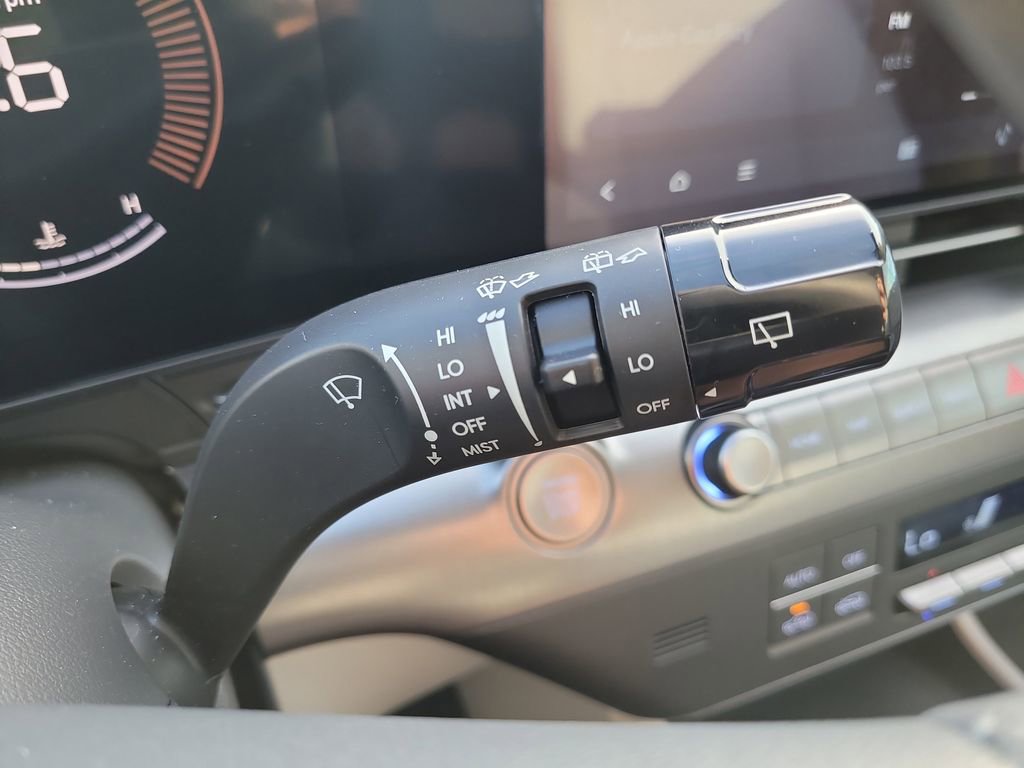 2025 Hyundai Kona SEL photo 23