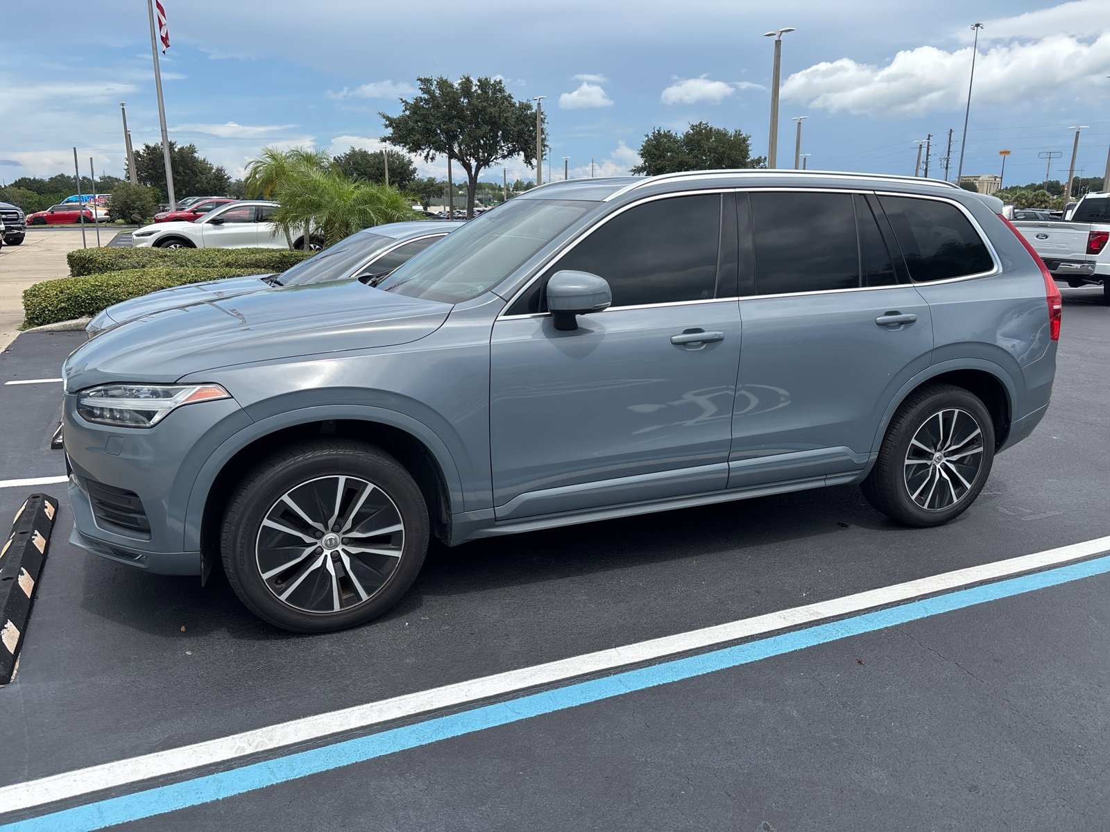 2020 Volvo XC90 T6 Momentum photo 2