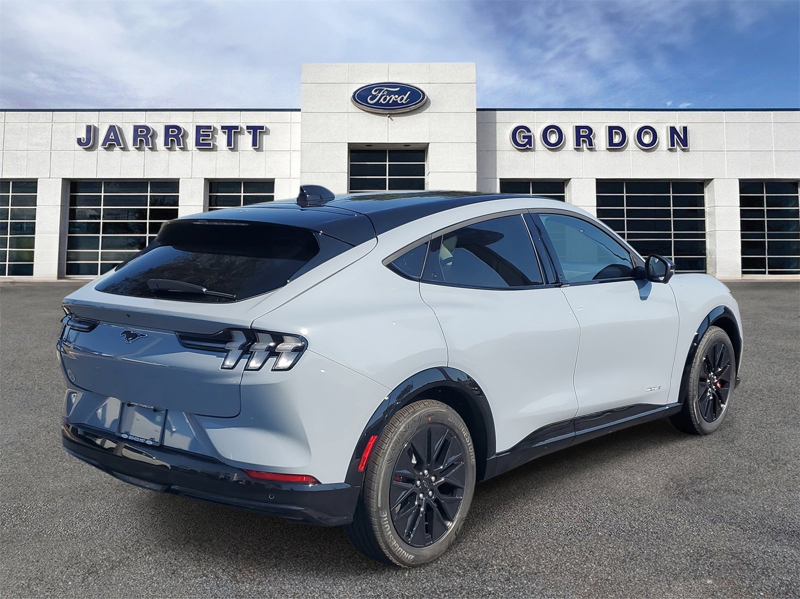 2025 Ford Mustang Mach-E Premium photo 4