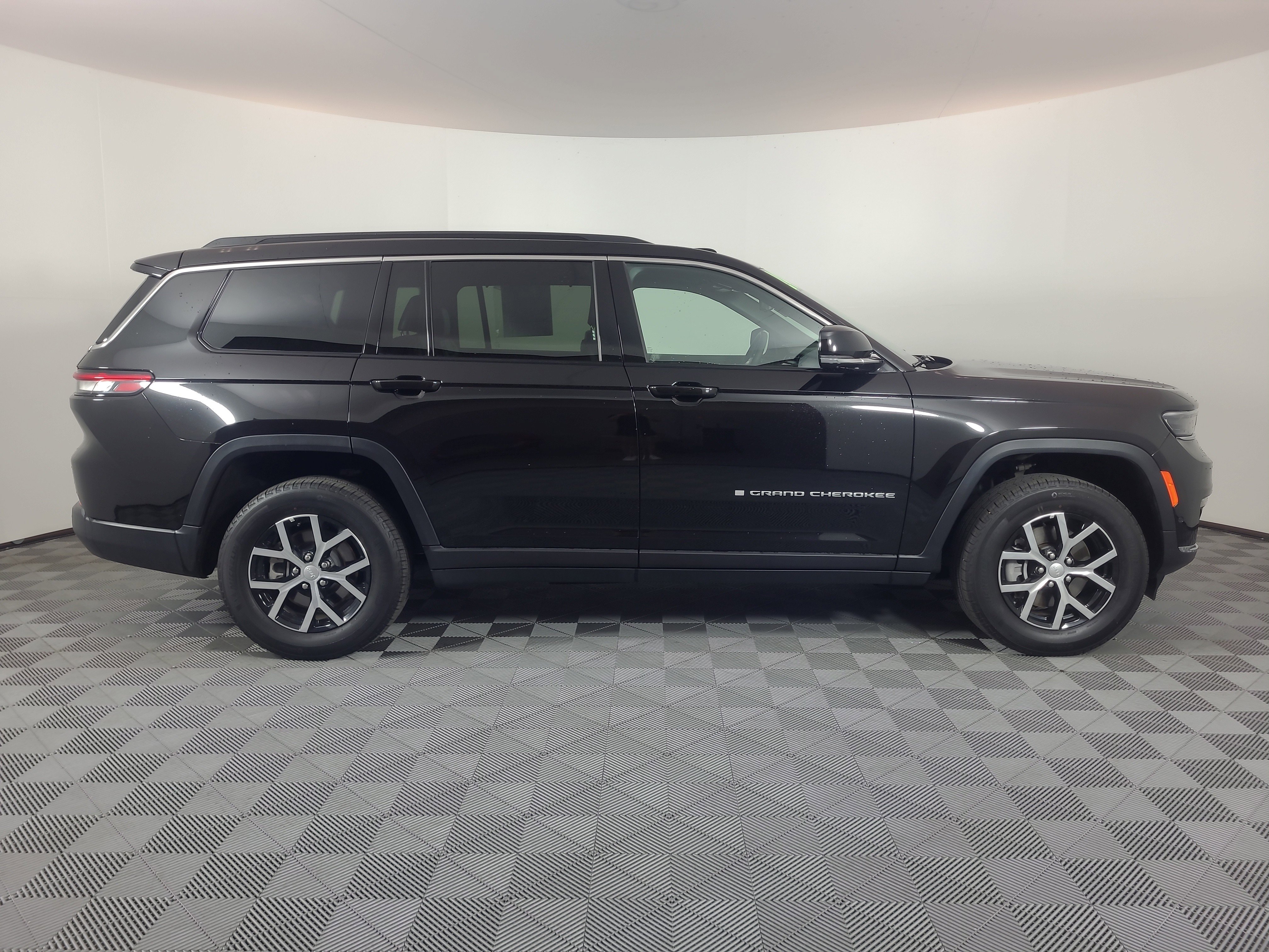 Used 2024 Jeep Grand Cherokee L Limited with VIN 1C4RJKBG1R8602933 for sale in Brighton, CO