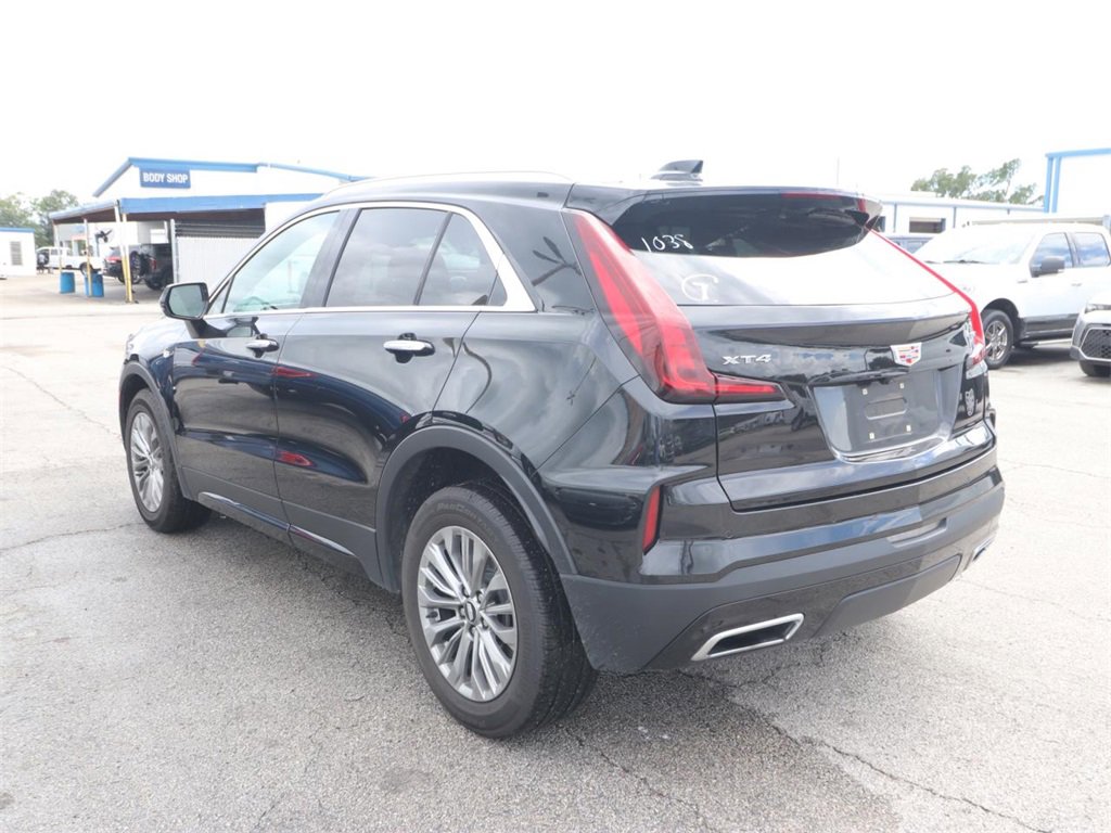 2024 Cadillac XT4 Premium Luxury photo 4