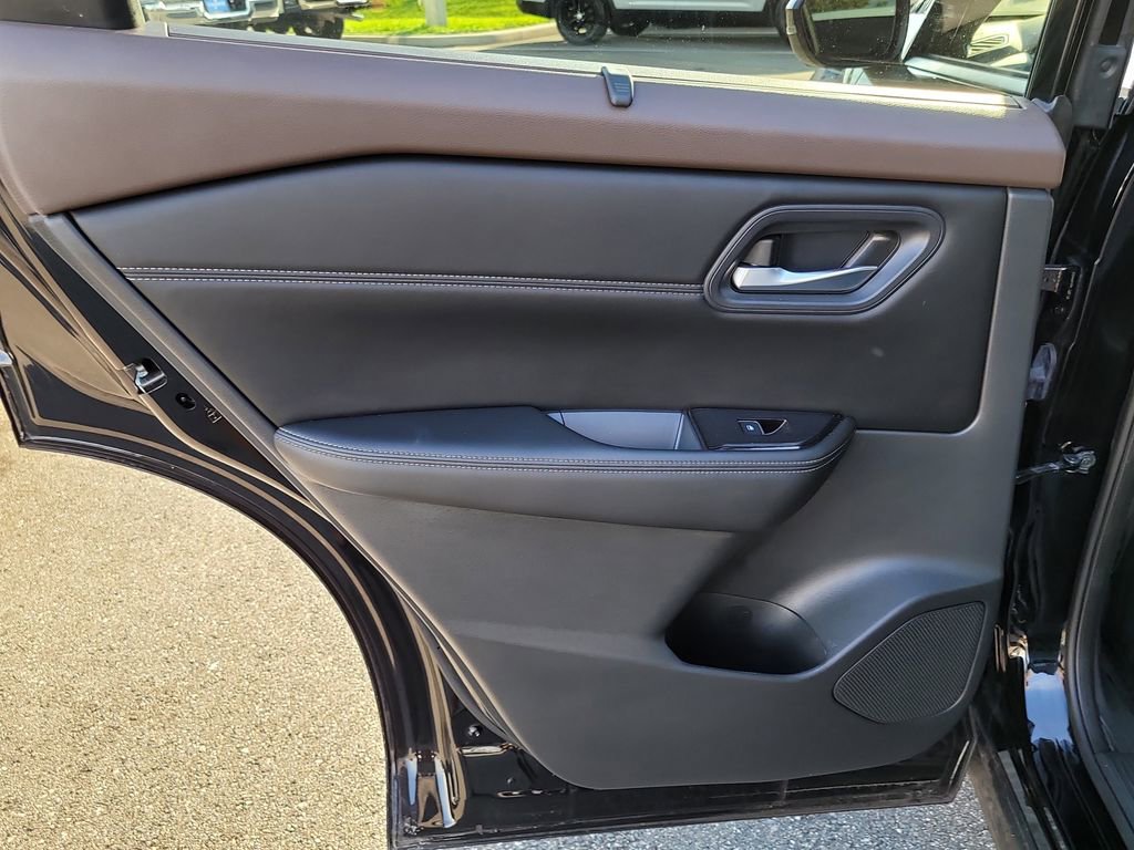 2023 Nissan Rogue SL photo 7
