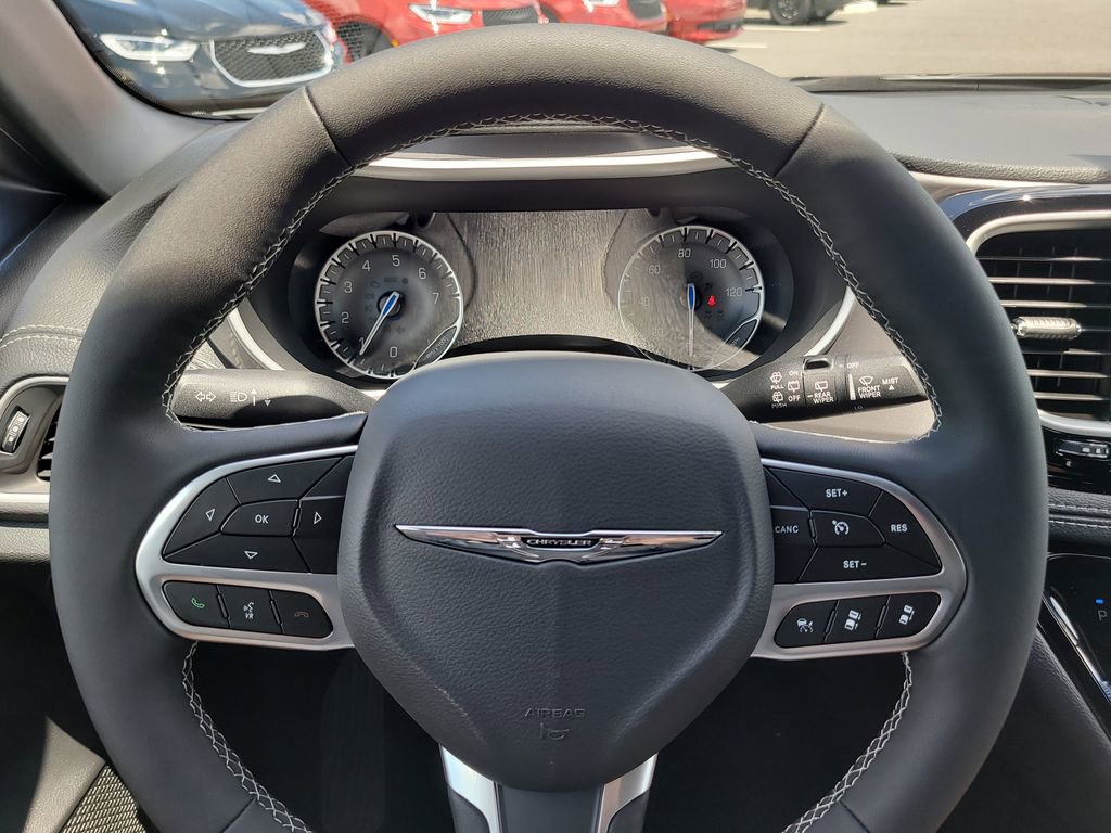 2026 Chrysler Pacifica photo 3