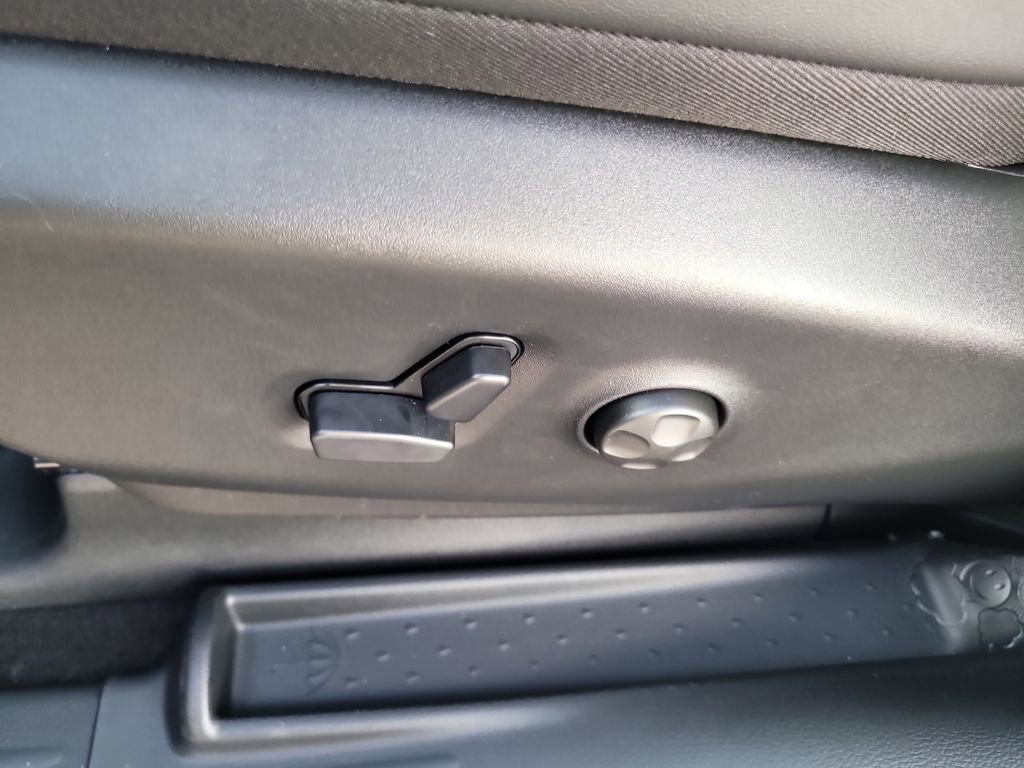 2026 Chrysler Voyager LX photo 14