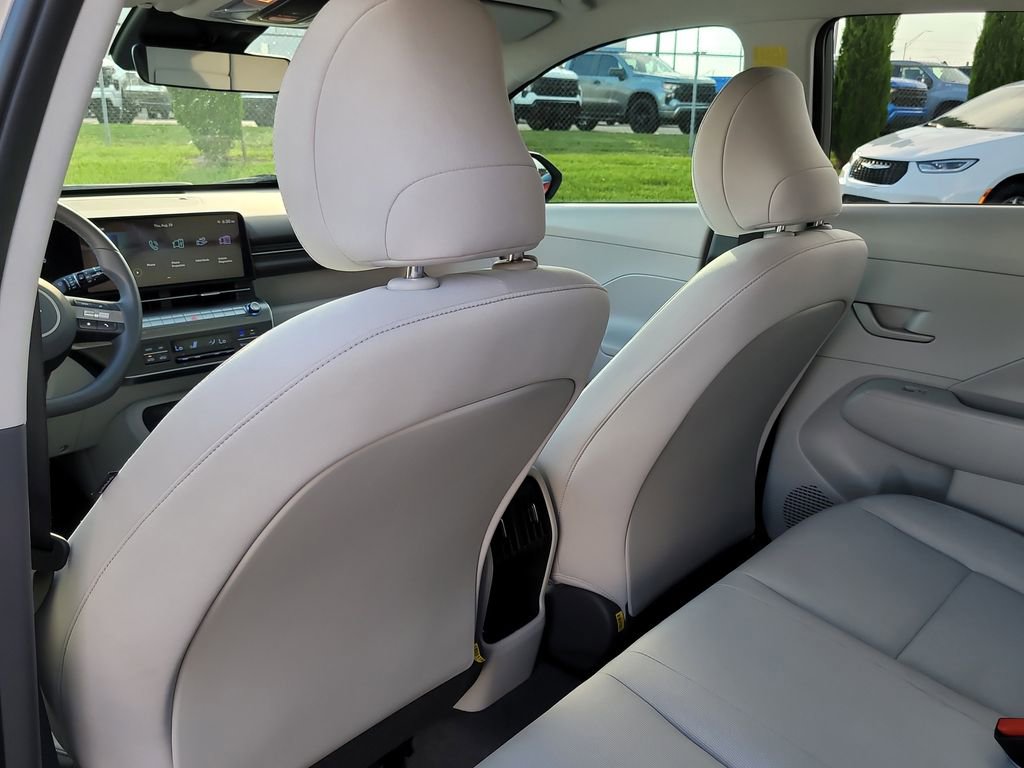 2025 Hyundai Kona SEL photo 7