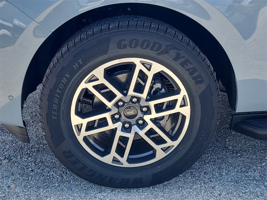 2025 Ford Expedition photo 4
