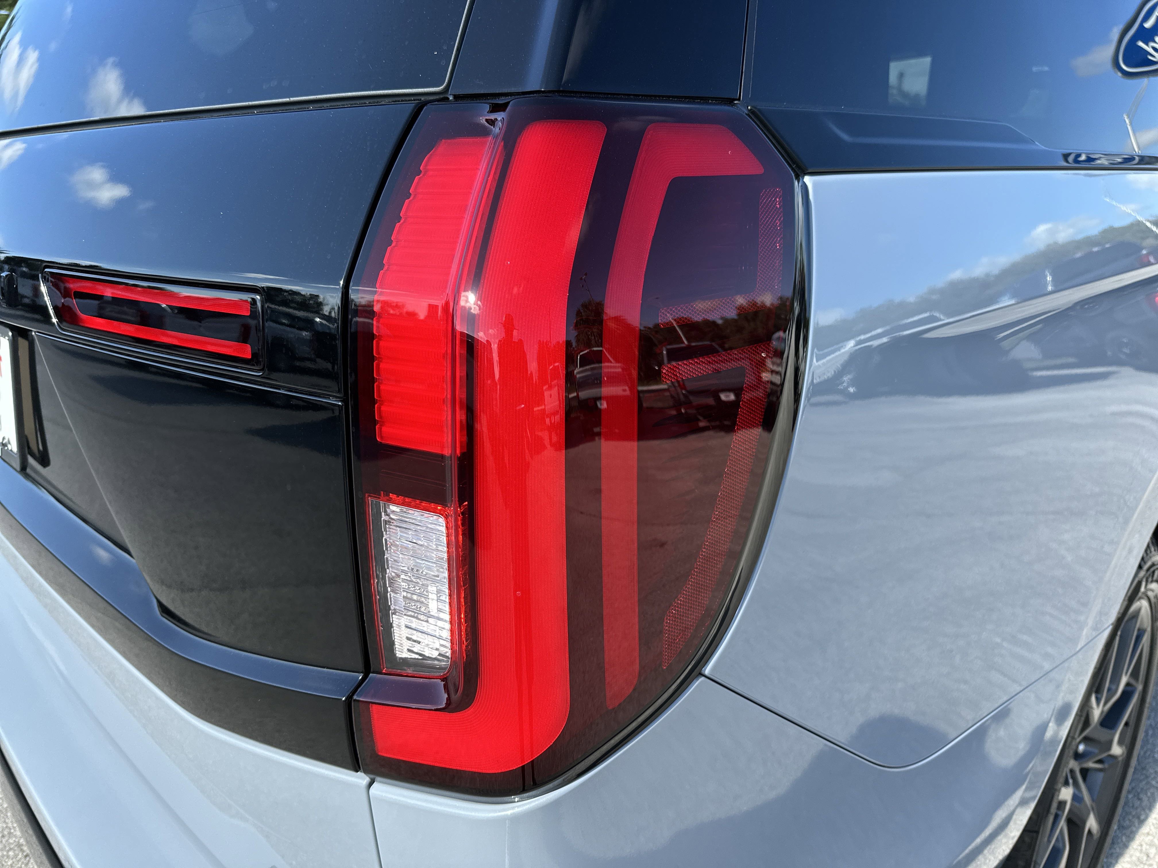 2025 Ford Expedition MAX Platinum photo 3