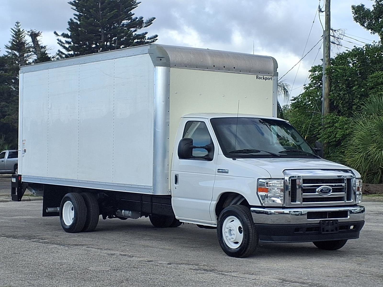 2022 Ford E-Series DRW E-350 Super Duty 176 in WB's photo