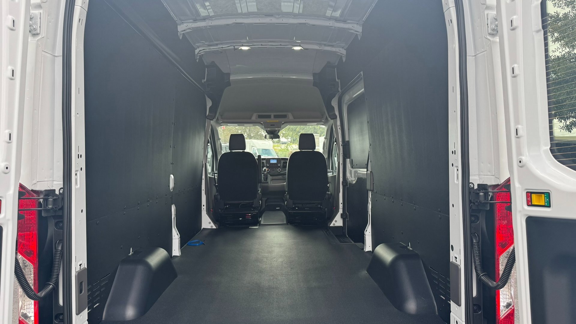 2025 Ford Transit photo 4