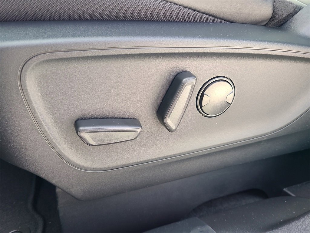2025 Ford Escape Plug-In Hybrid photo 17