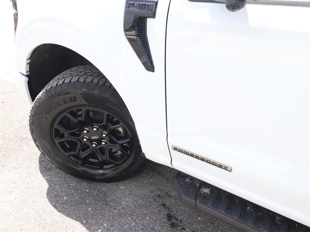 2025 Ford F-150 XLT photo 4
