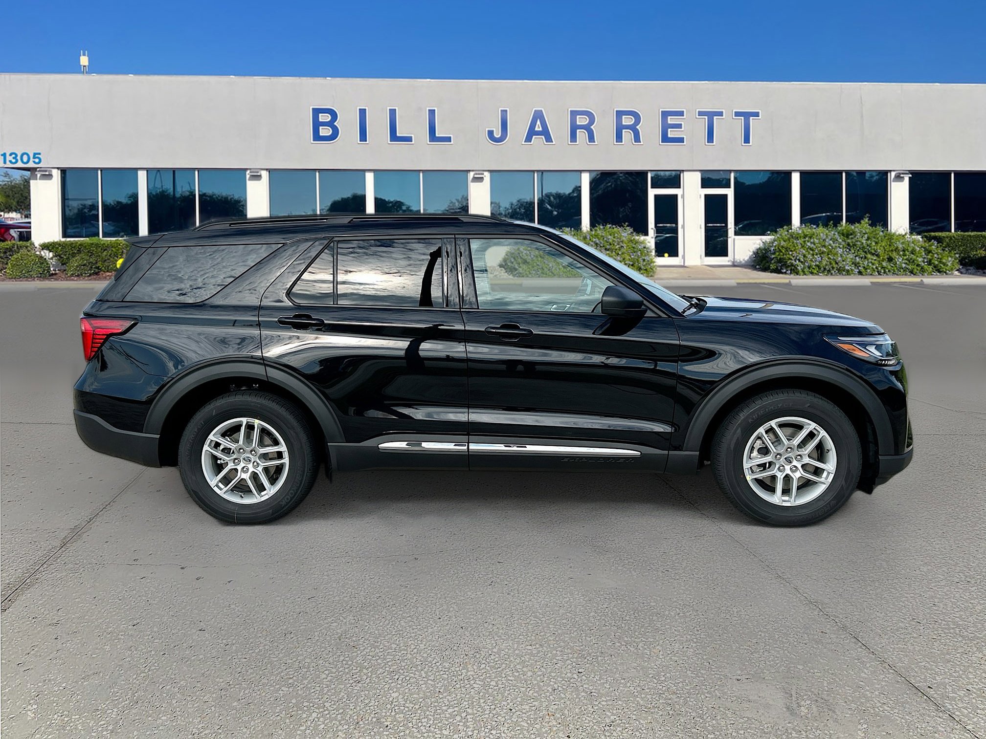 2025 Ford Explorer photo 3