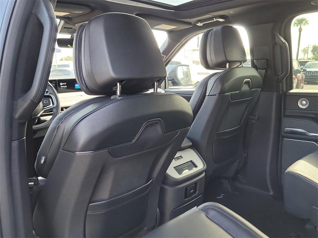 2025 Lincoln Navigator Reserve photo 10