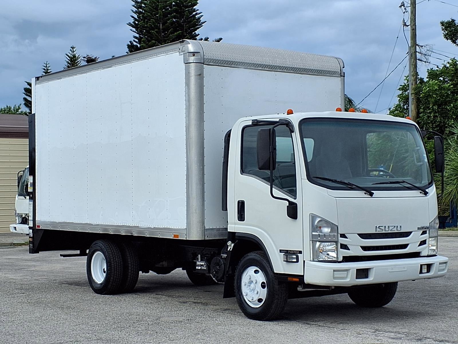 2018 Isuzu NPR's photo