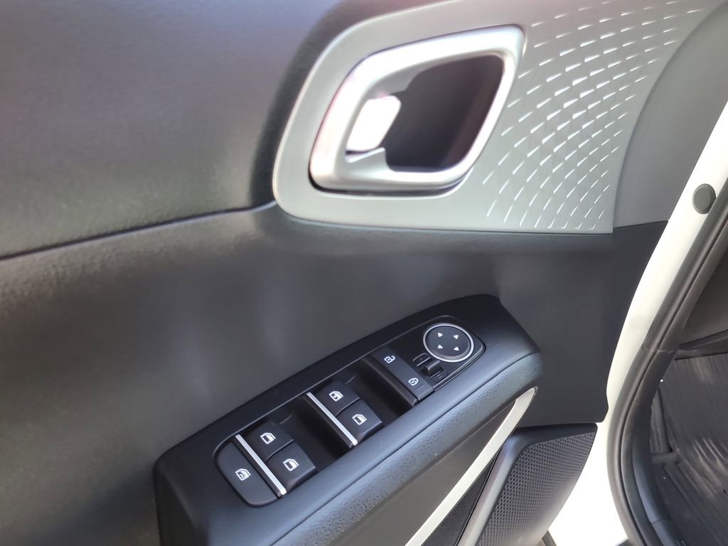 2023 Kia Soul S photo 13