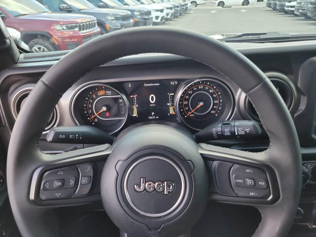 2023 Jeep Wrangler Willys photo 24