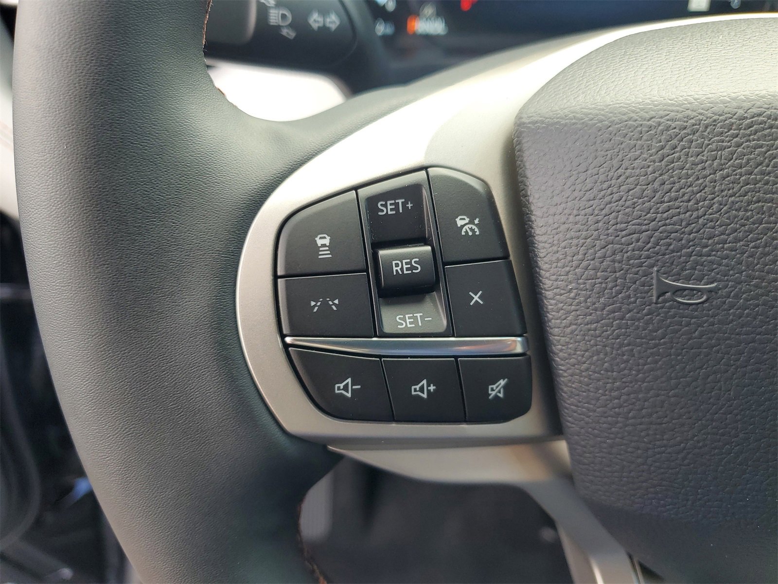 2025 Ford Explorer photo 20