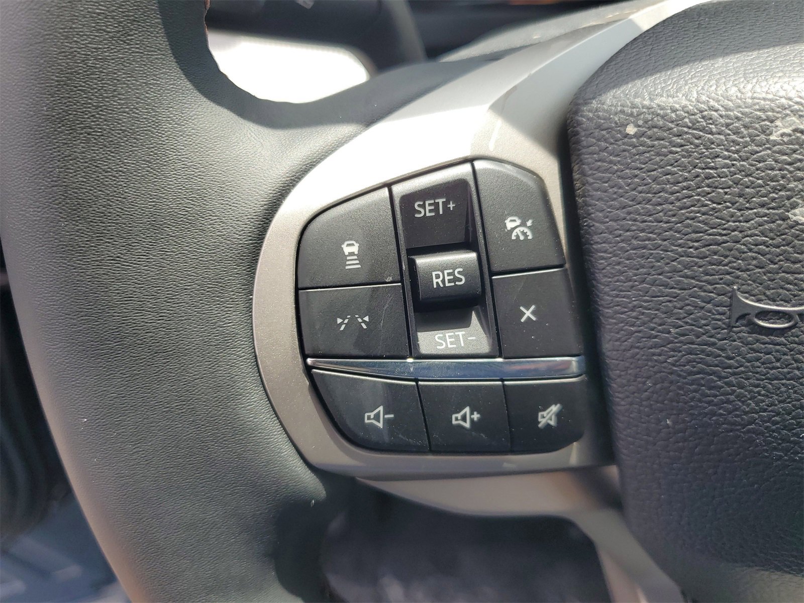 2025 Ford Explorer photo 17