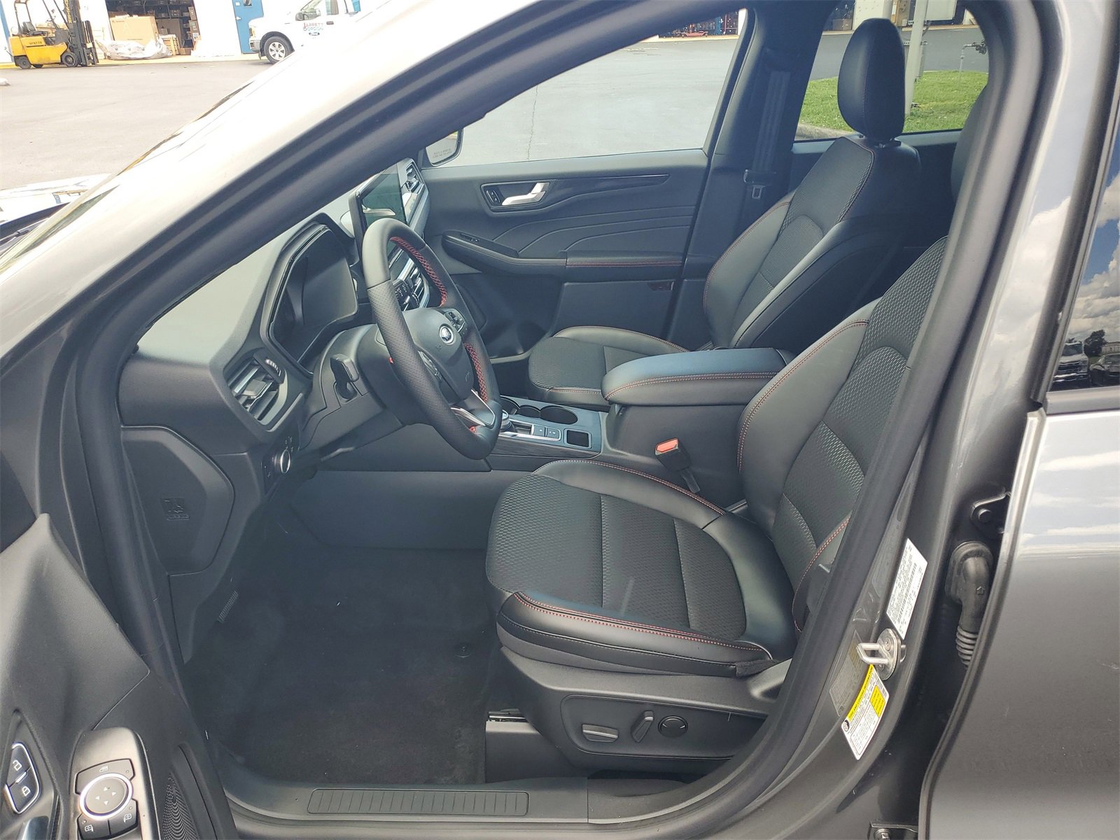 2025 Ford Escape ST-Line photo 15