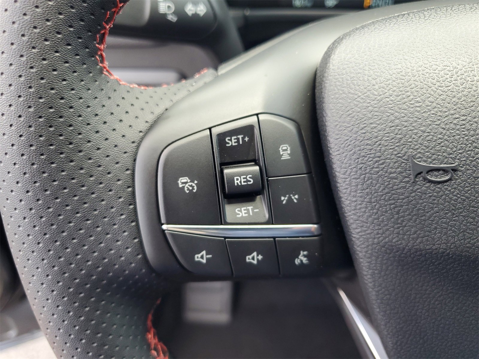 2025 Ford Escape ST-Line photo 18