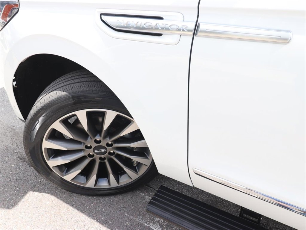2021 Lincoln Navigator L Reserve photo 3