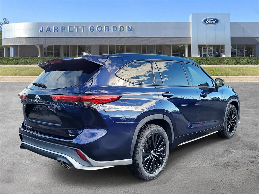 2023 Toyota Highlander L photo 3