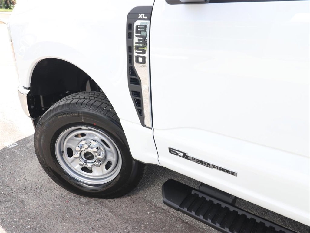 2026 Ford F-350 XL photo 3