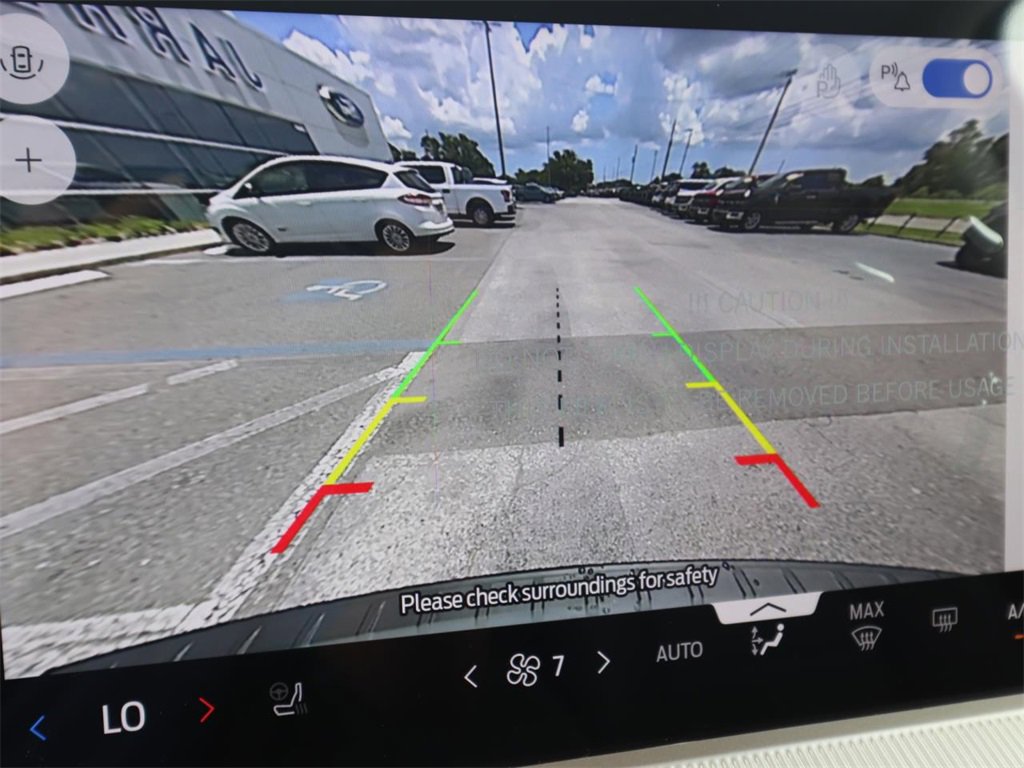 2025 Ford Explorer photo 4