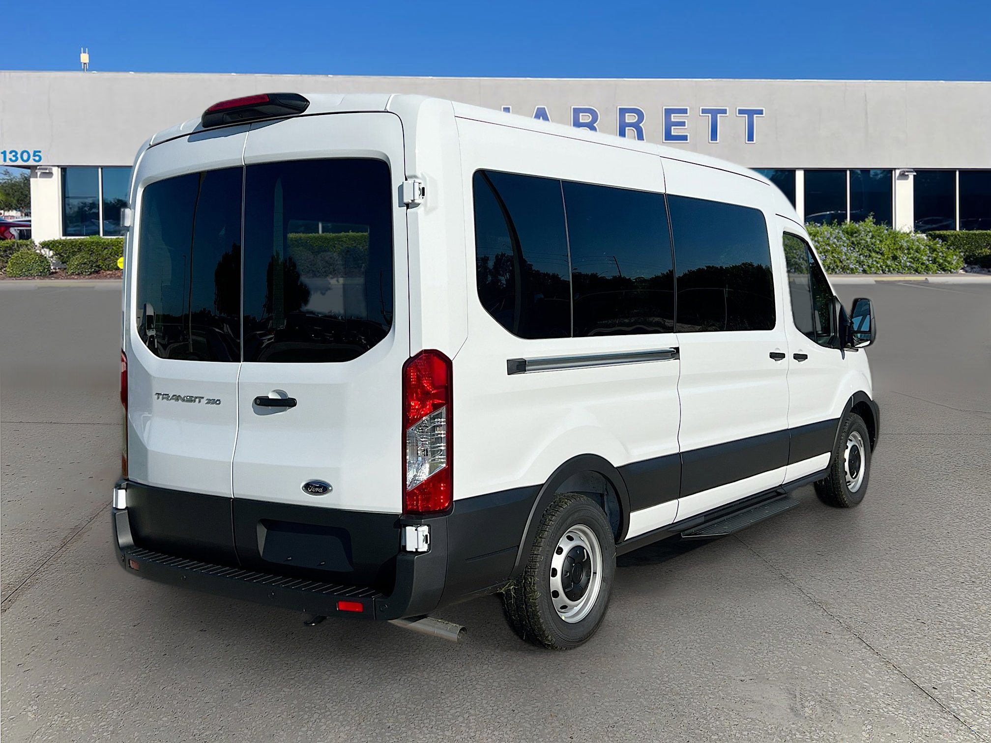 2025 Ford Transit Passenger XL photo 4
