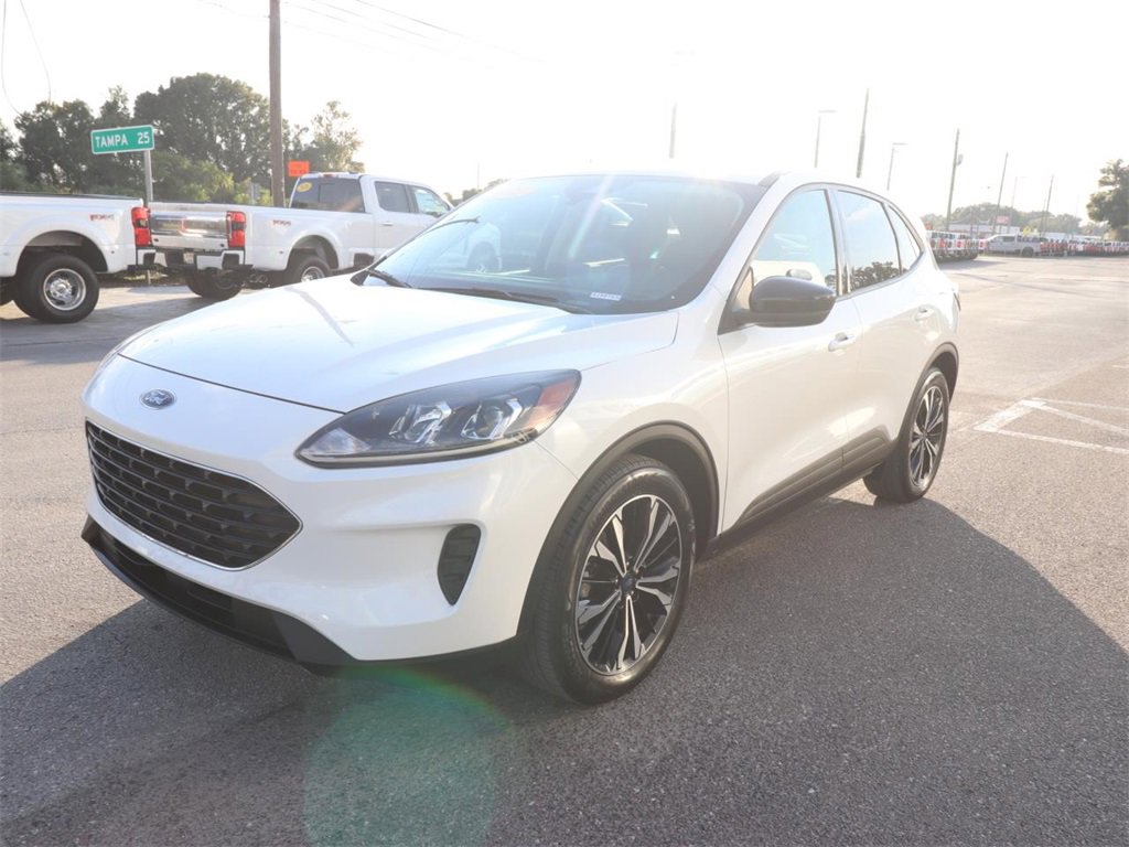 2022 Ford Escape SE photo 3