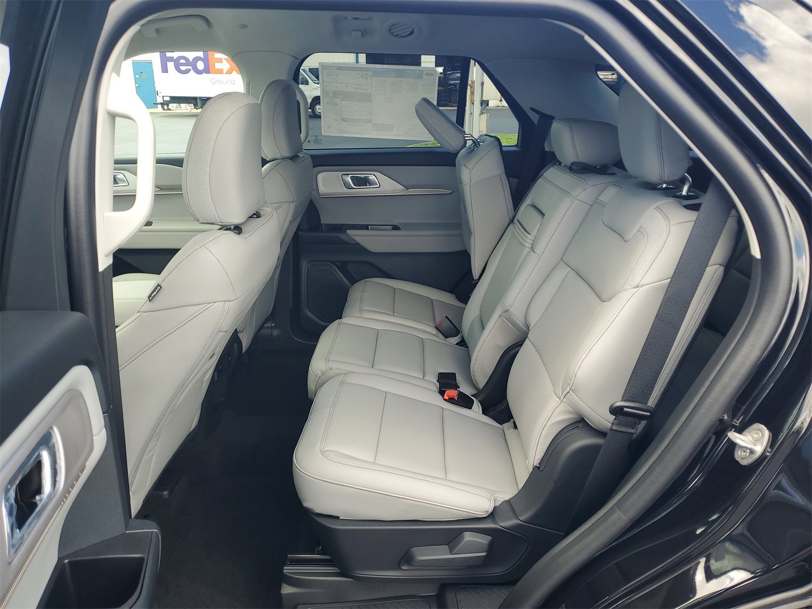 2025 Ford Explorer photo 10