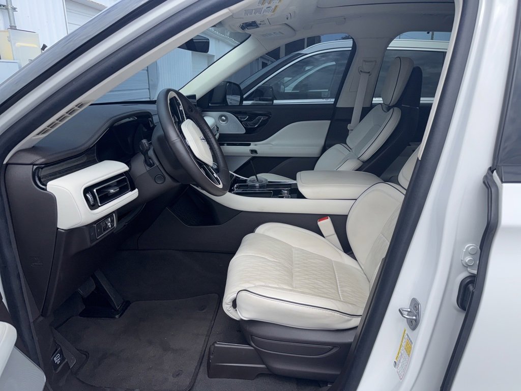 2023 Lincoln Aviator Black Label photo 3