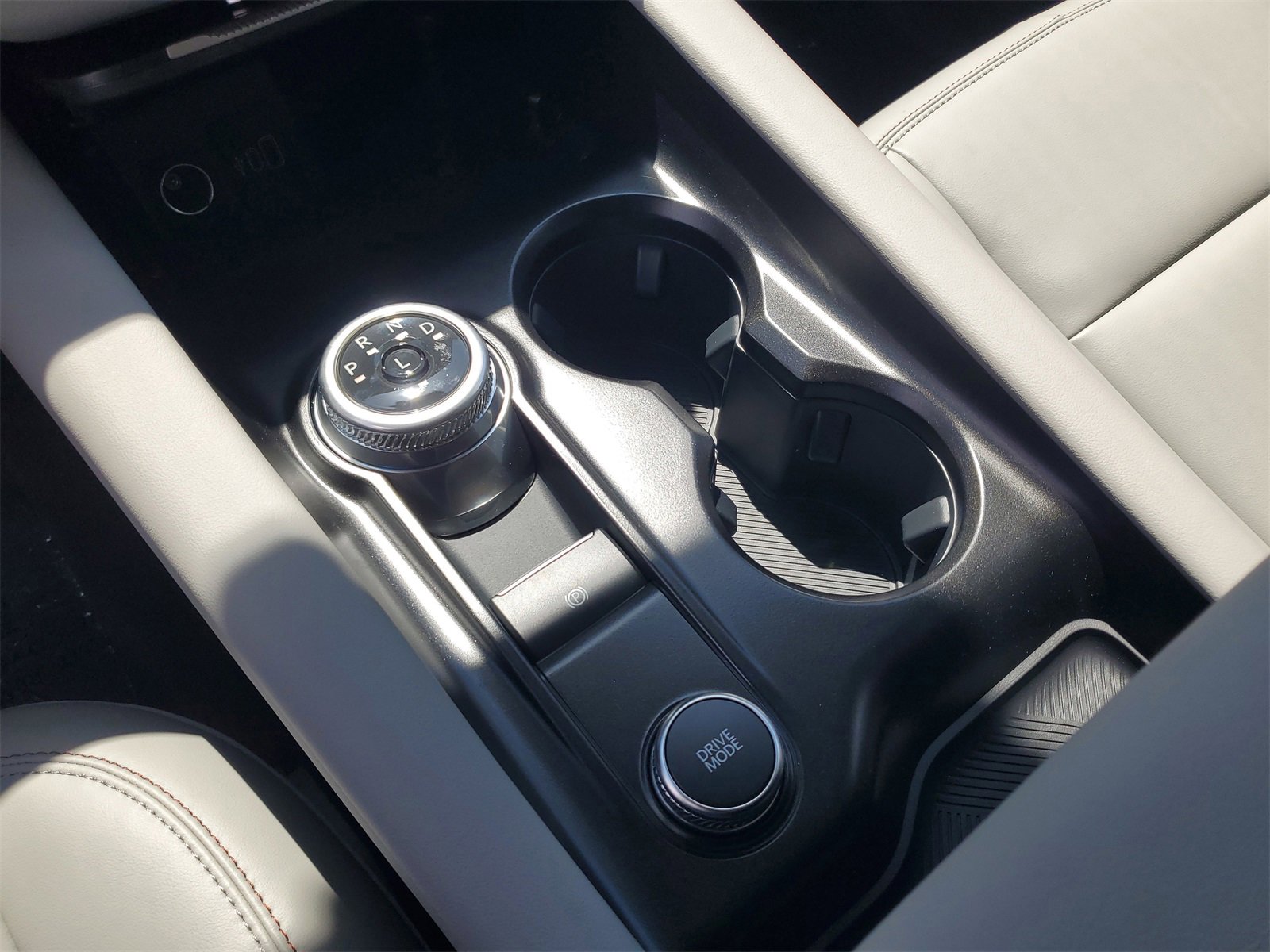 2025 Ford Explorer photo 24