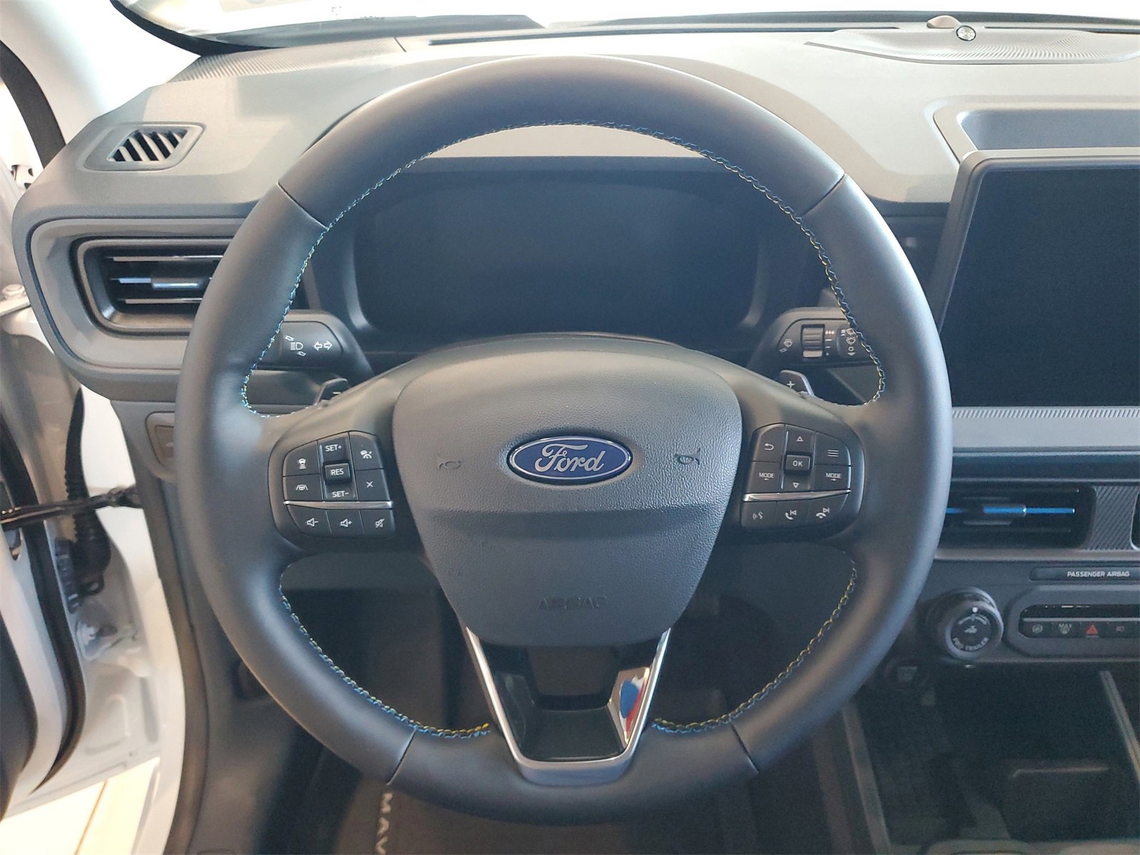 2025 Ford Maverick photo 9