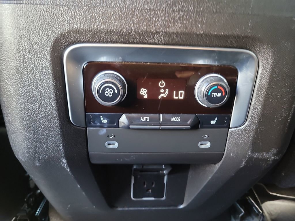 2021 Chevrolet Suburban Premier photo 14