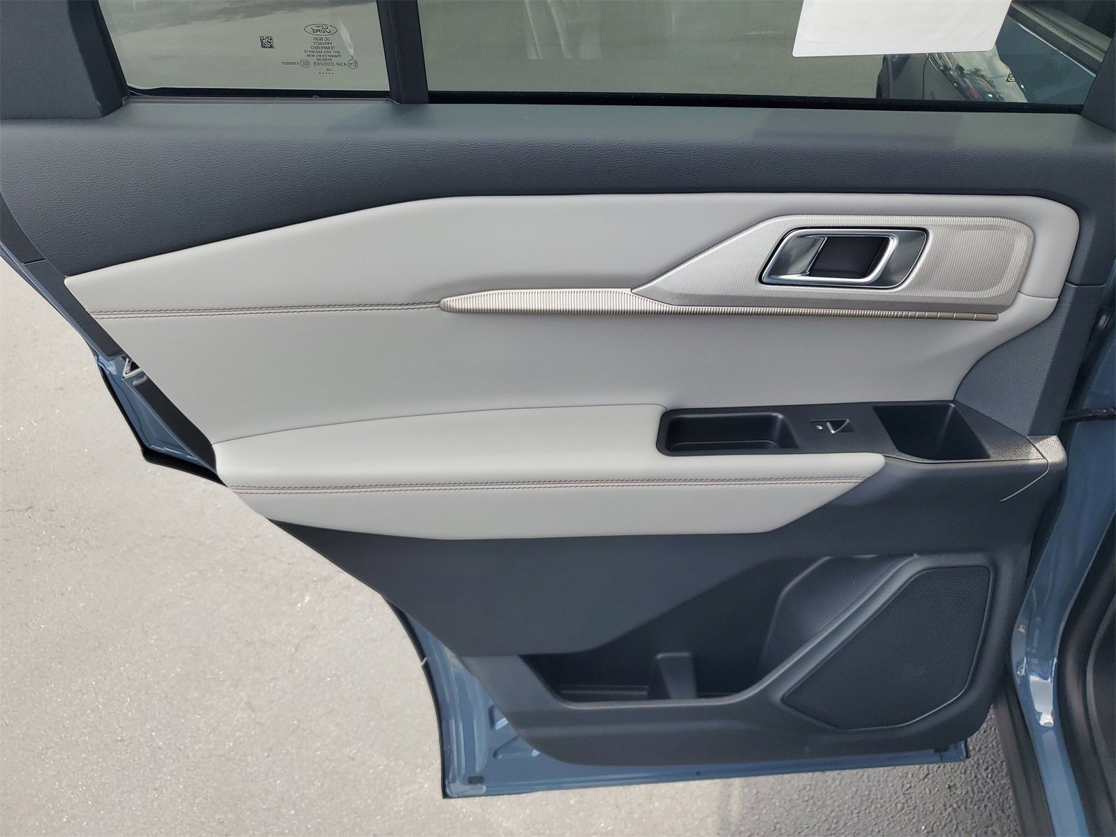 2025 Ford Explorer photo 5