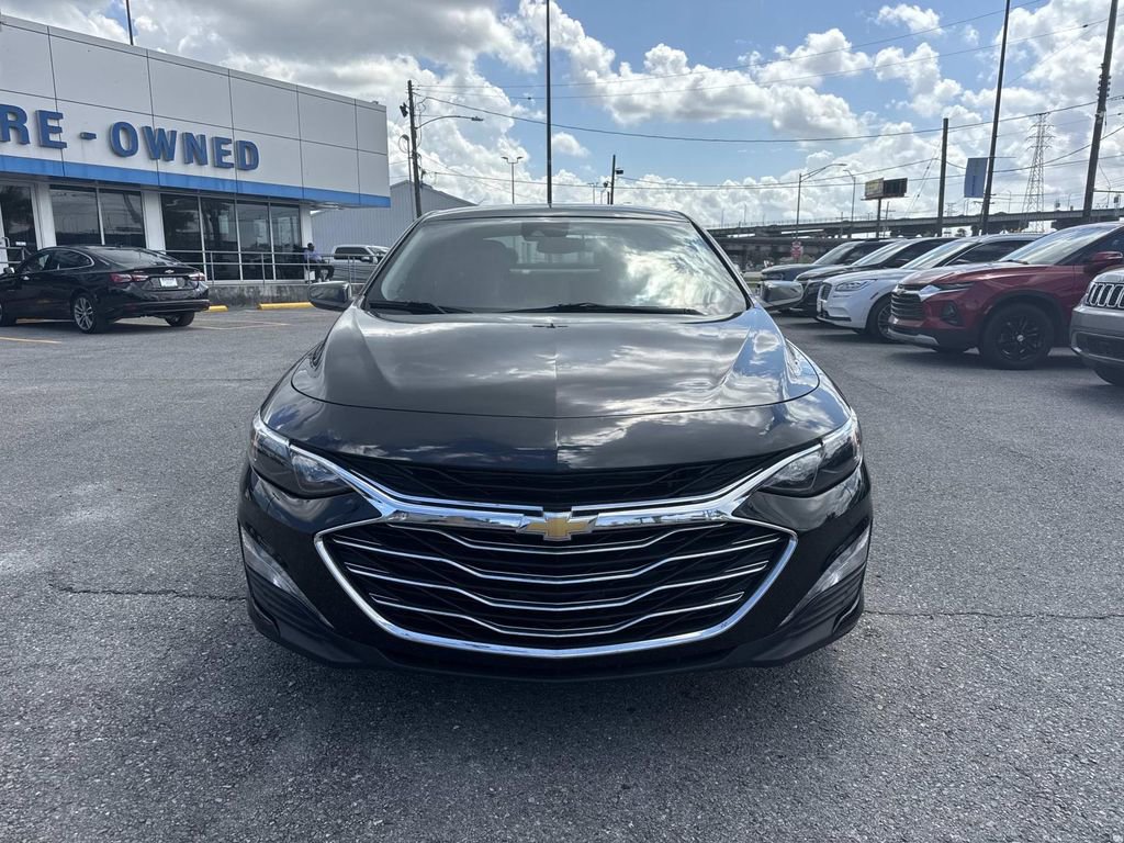 2024 Chevrolet Malibu 1LT photo 2