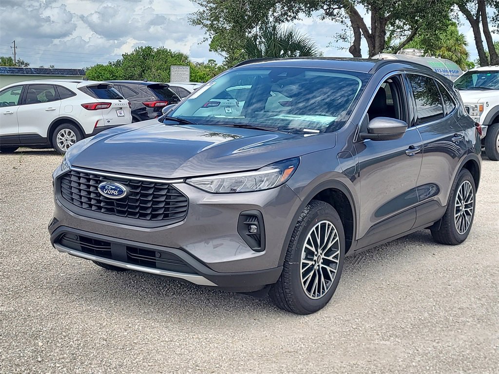 2025 Ford Escape Plug-In Hybrid photo 2