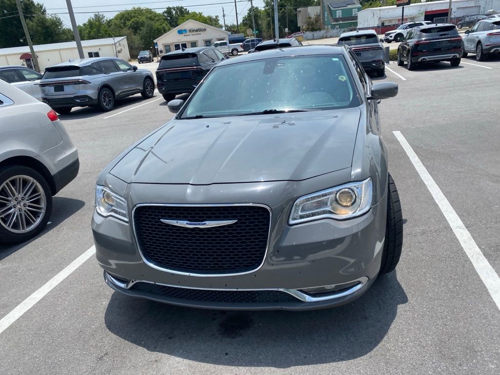 2018 Chrysler 300 Touring L's photo