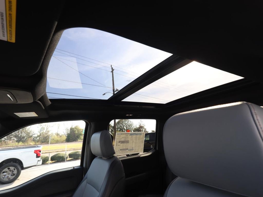 2025 Ford F-150 Lightning Lariat - Photo 6