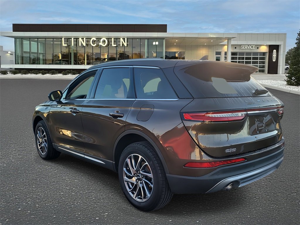 2022 Lincoln Corsair Standard photo 2