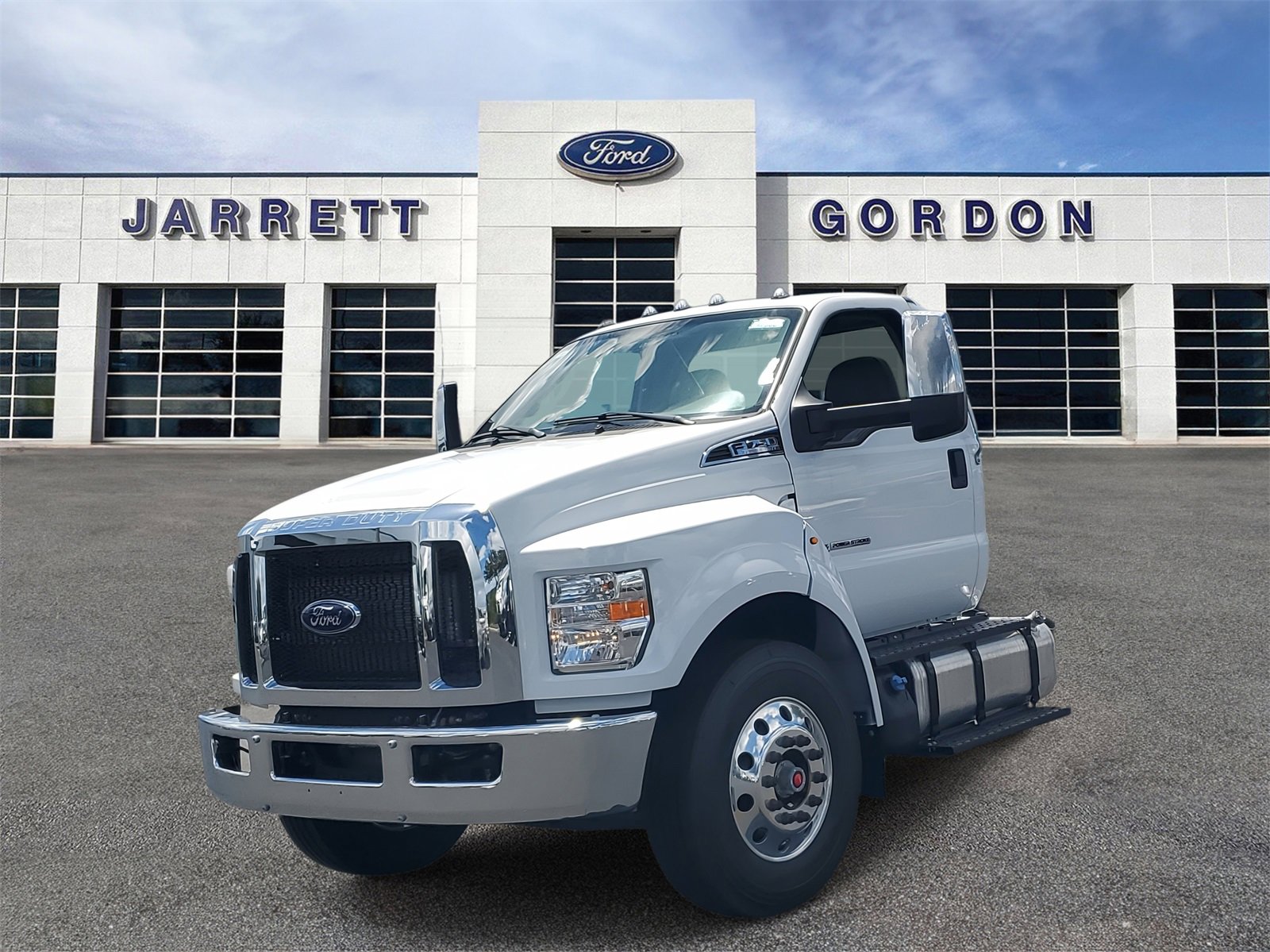 2025 Ford F-750 Base photo 2